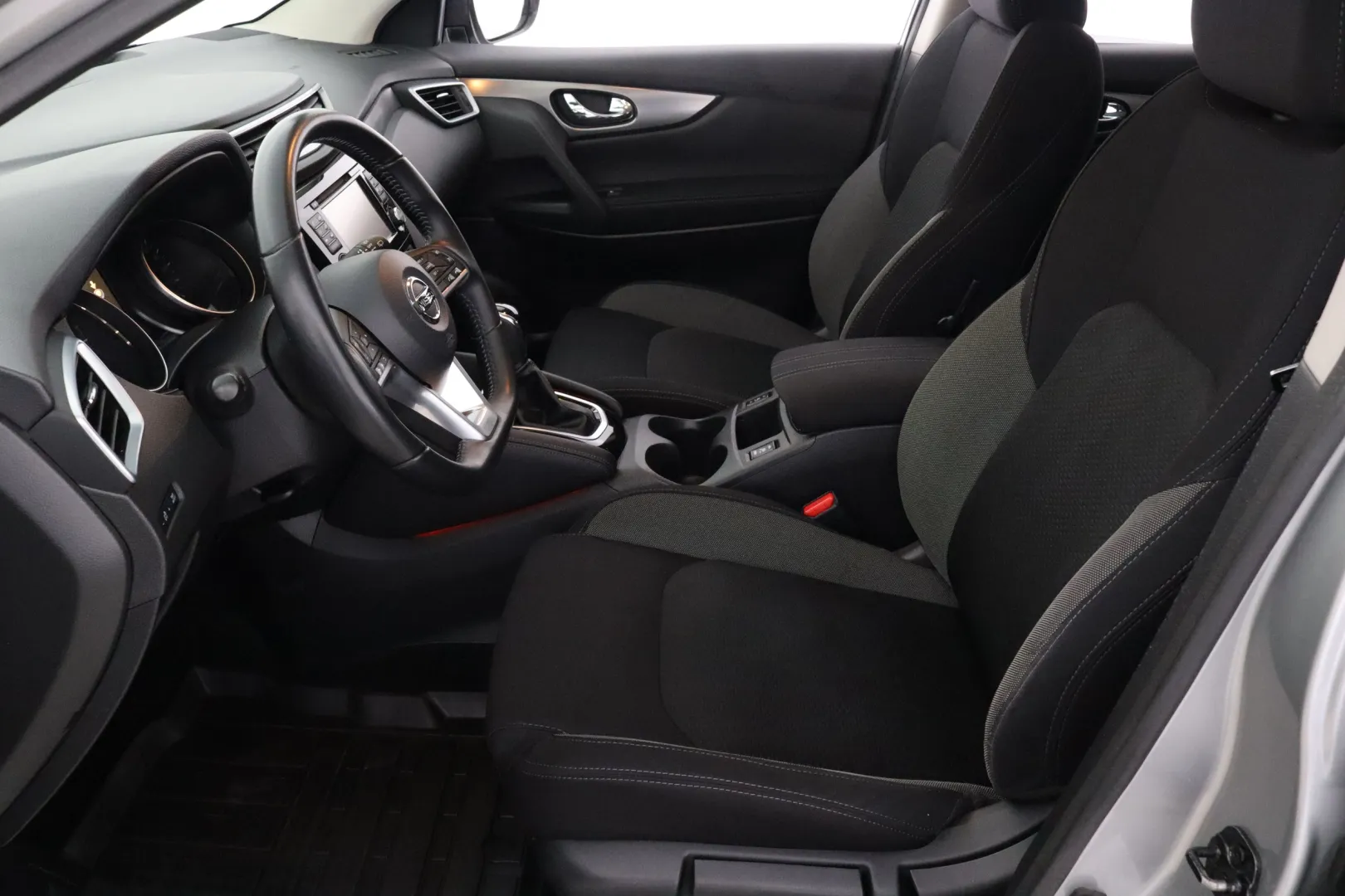 NISSAN Qashqai BVA-890 carousel image