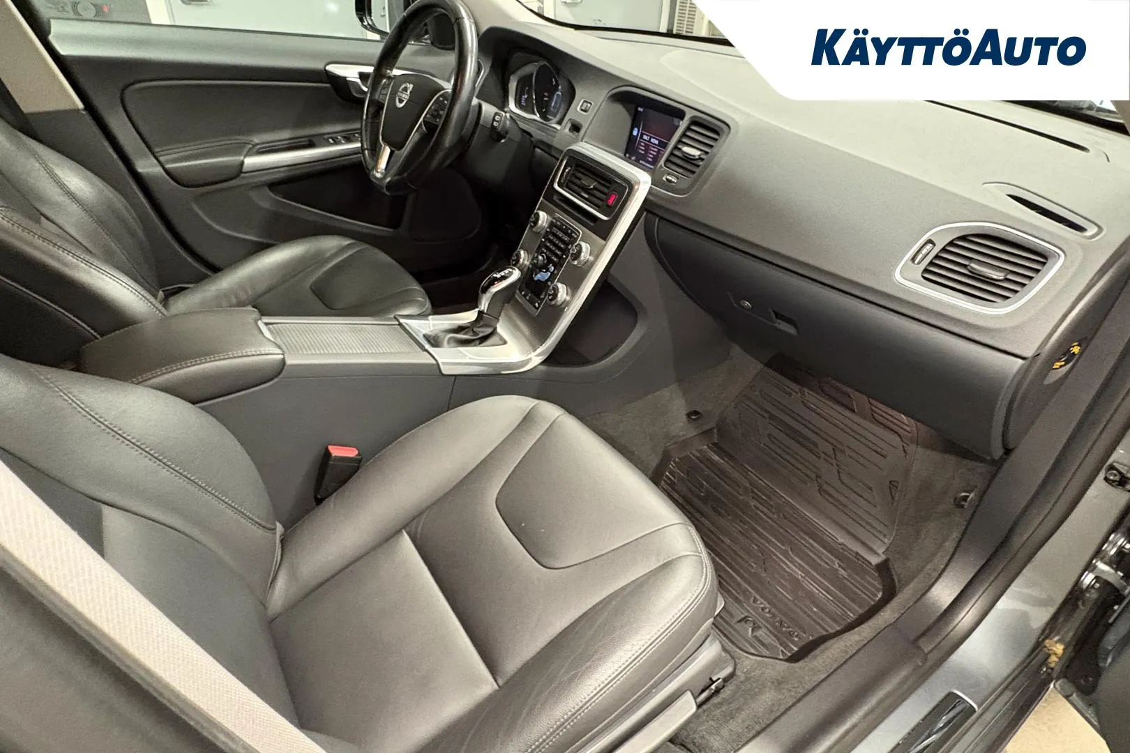 VOLVO V60 Cross Country SOH-964 carousel image