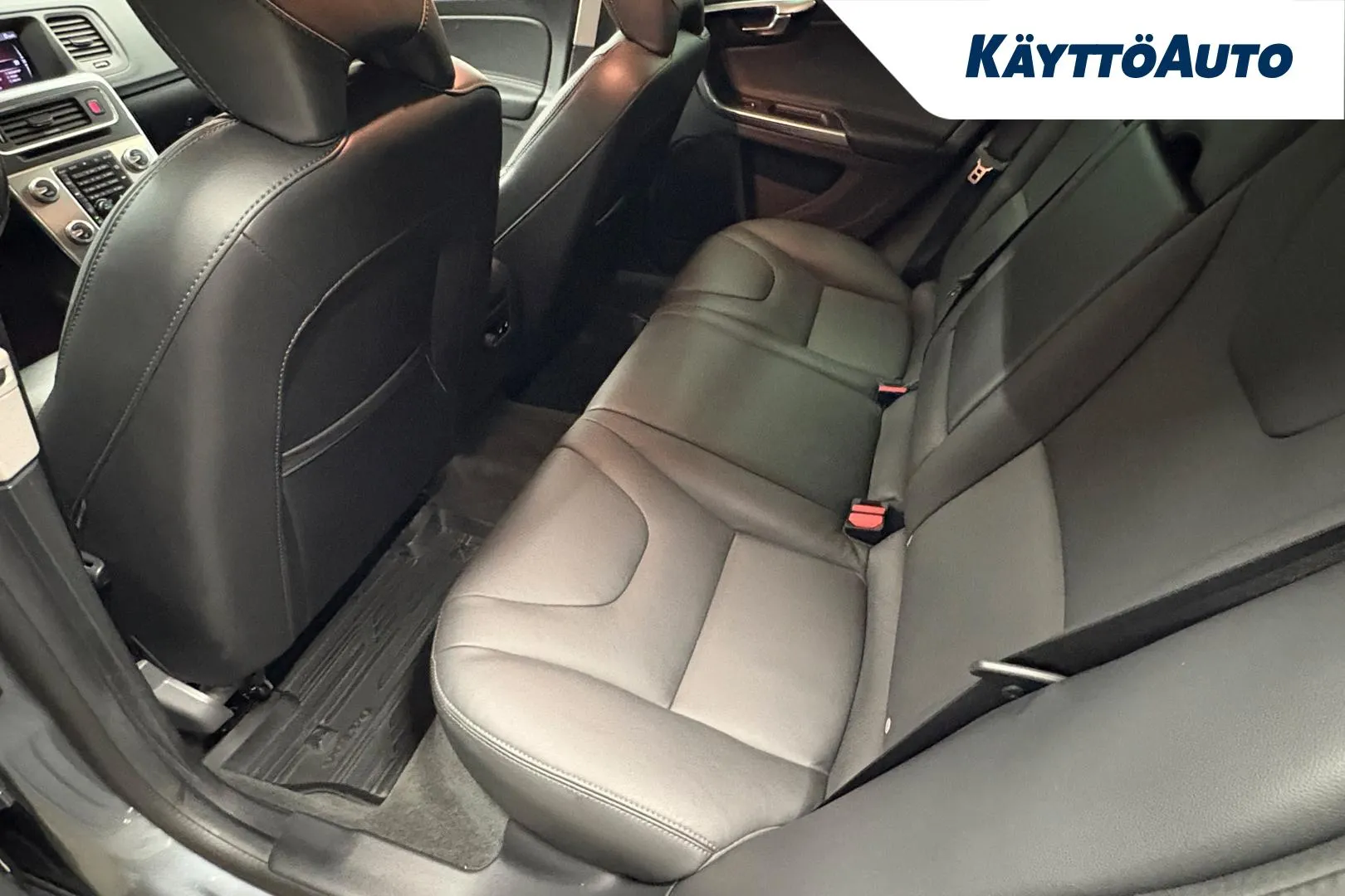 VOLVO V60 Cross Country SOH-964 carousel image