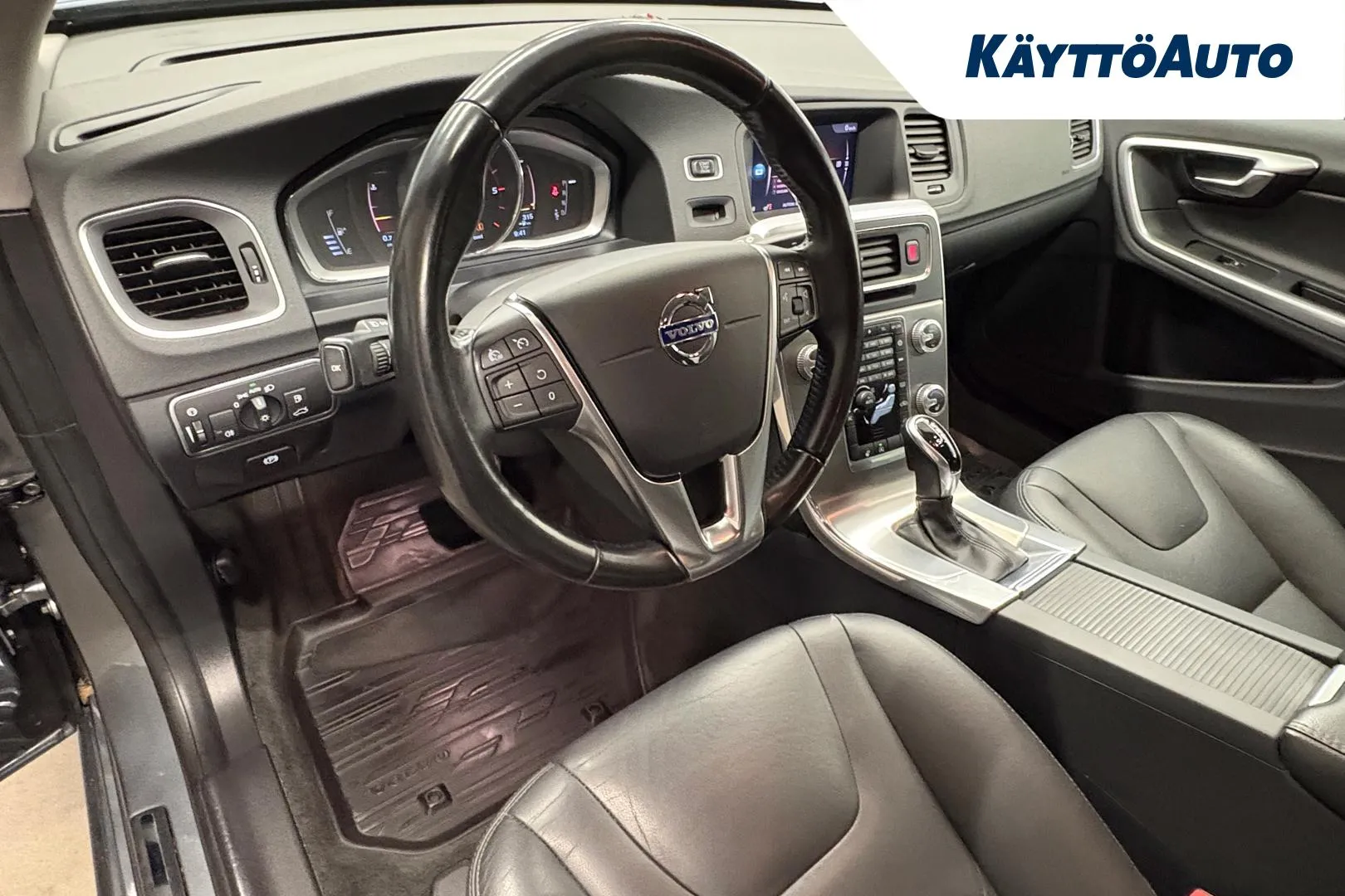VOLVO V60 Cross Country SOH-964 carousel image