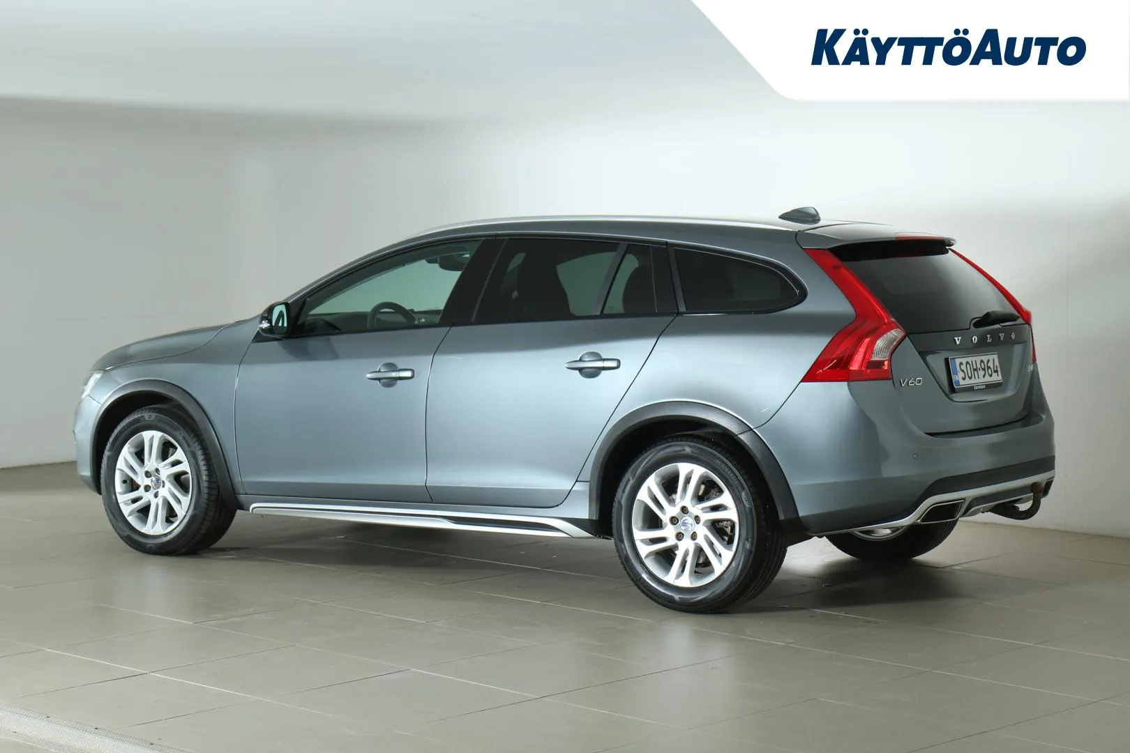 VOLVO V60 Cross Country SOH-964 carousel image