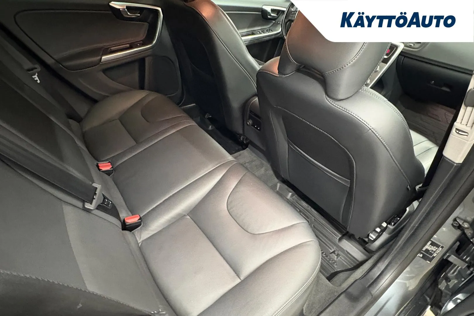 VOLVO V60 Cross Country SOH-964 carousel image