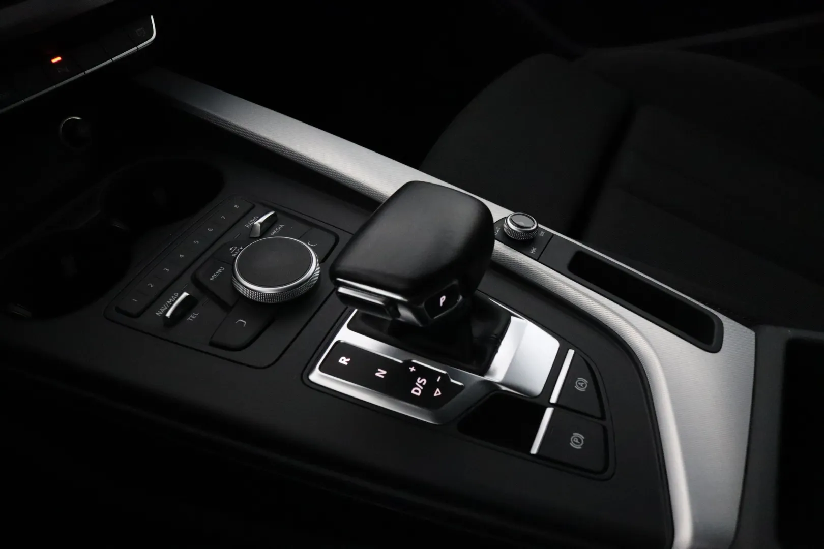 AUDI A4 EOK-328 carousel image