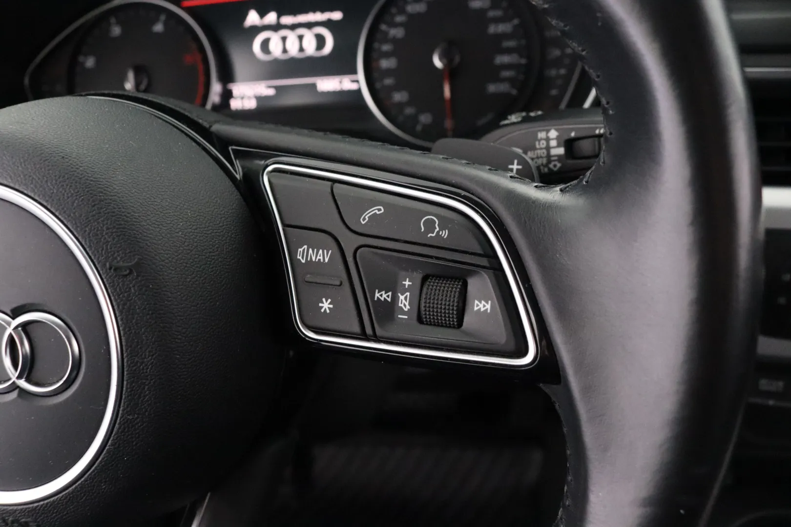 AUDI A4 EOK-328 carousel image