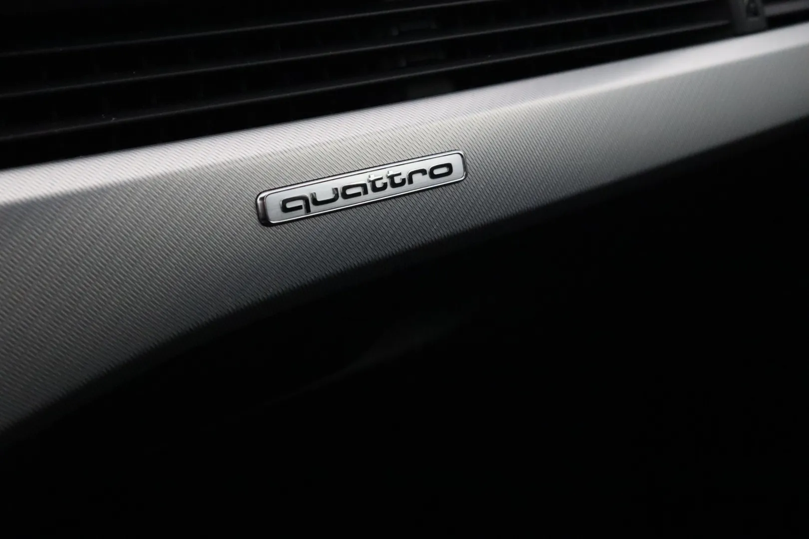 AUDI A4 EOK-328 carousel image