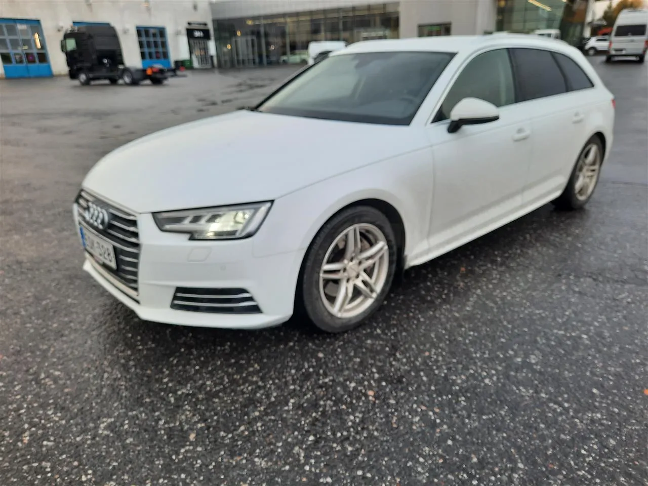 AUDI A4 EOK-328 carousel image
