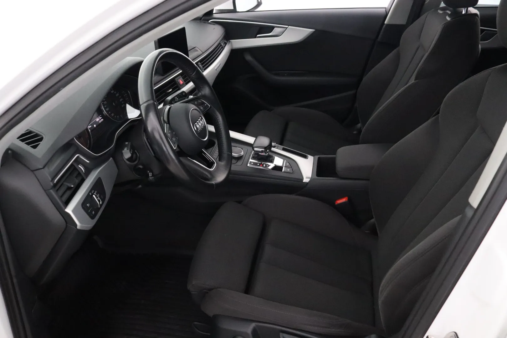 AUDI A4 EOK-328 carousel image