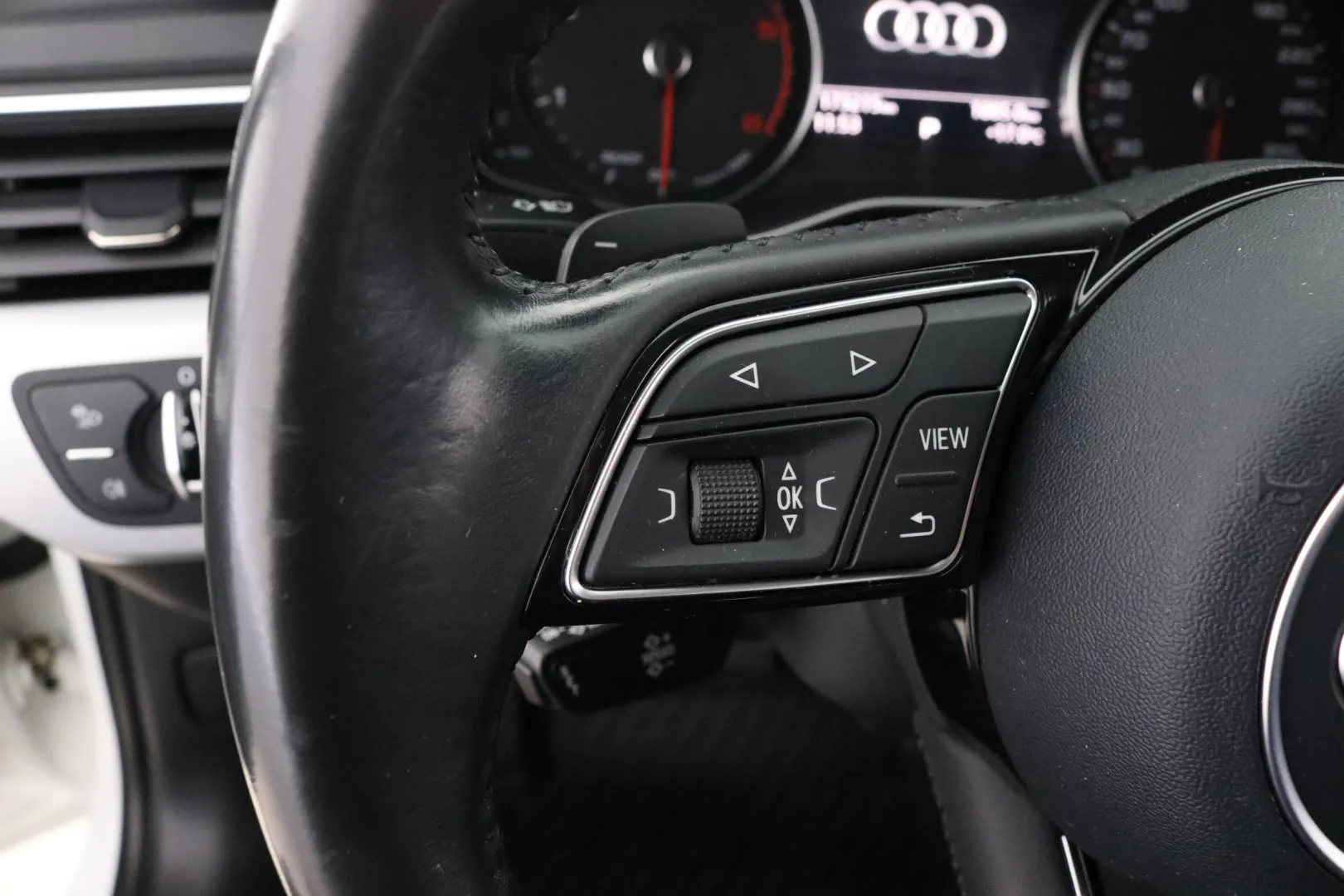 AUDI A4 EOK-328 carousel image