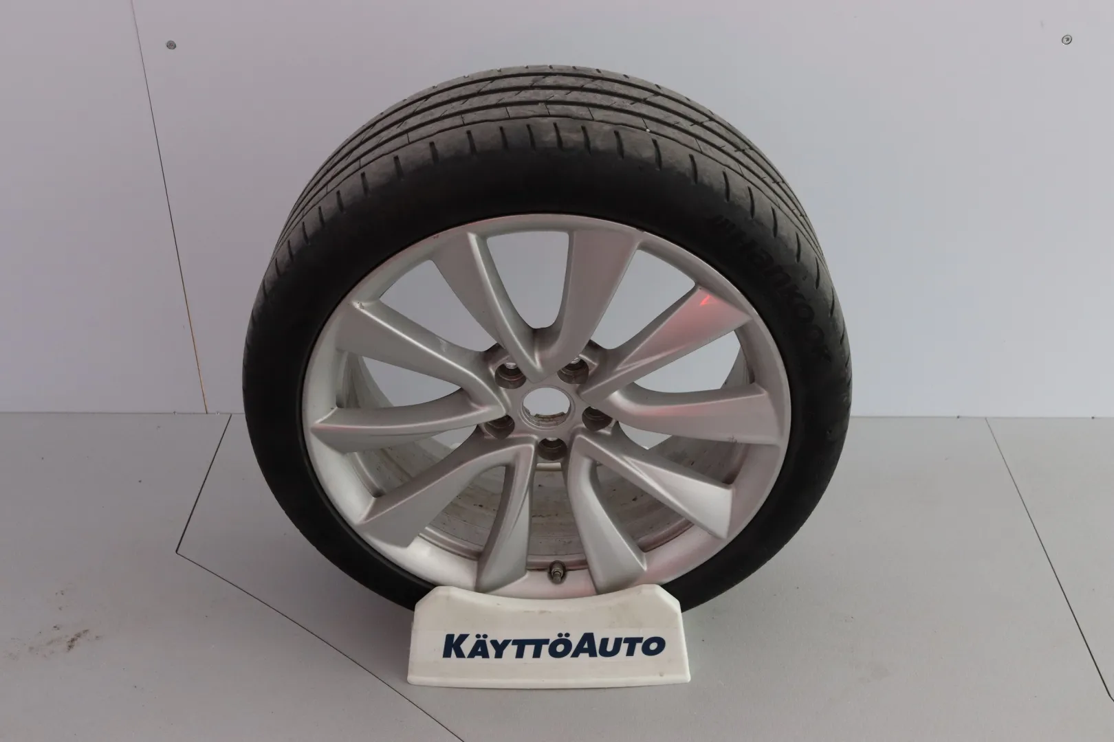 TESLA Model 3 YXF-640 carousel image