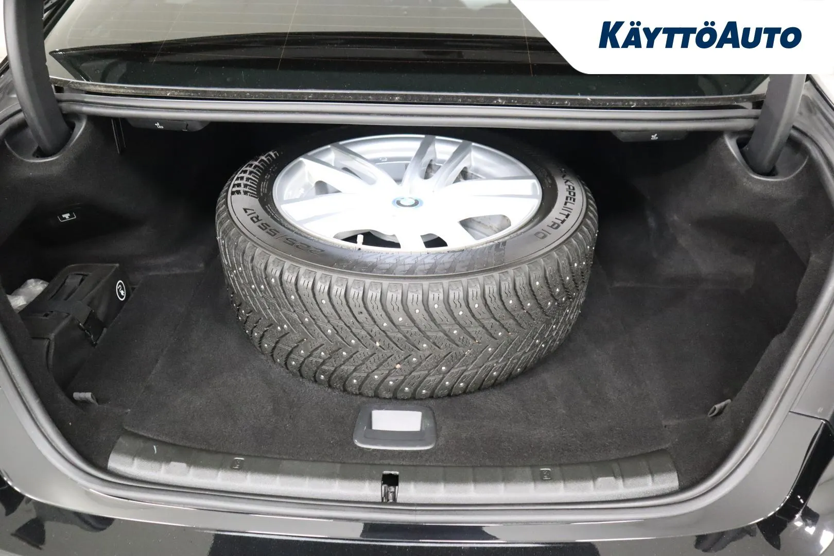 BMW 530 YLF-508 carousel image