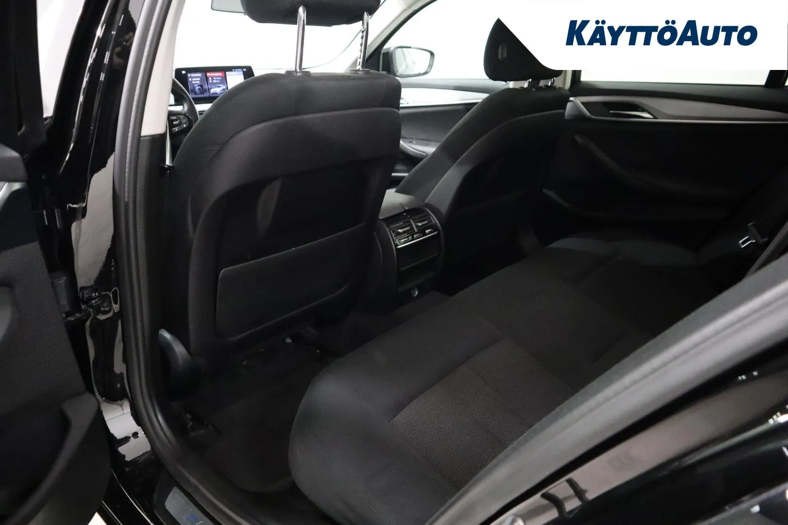 BMW 530 YLF-508 carousel image