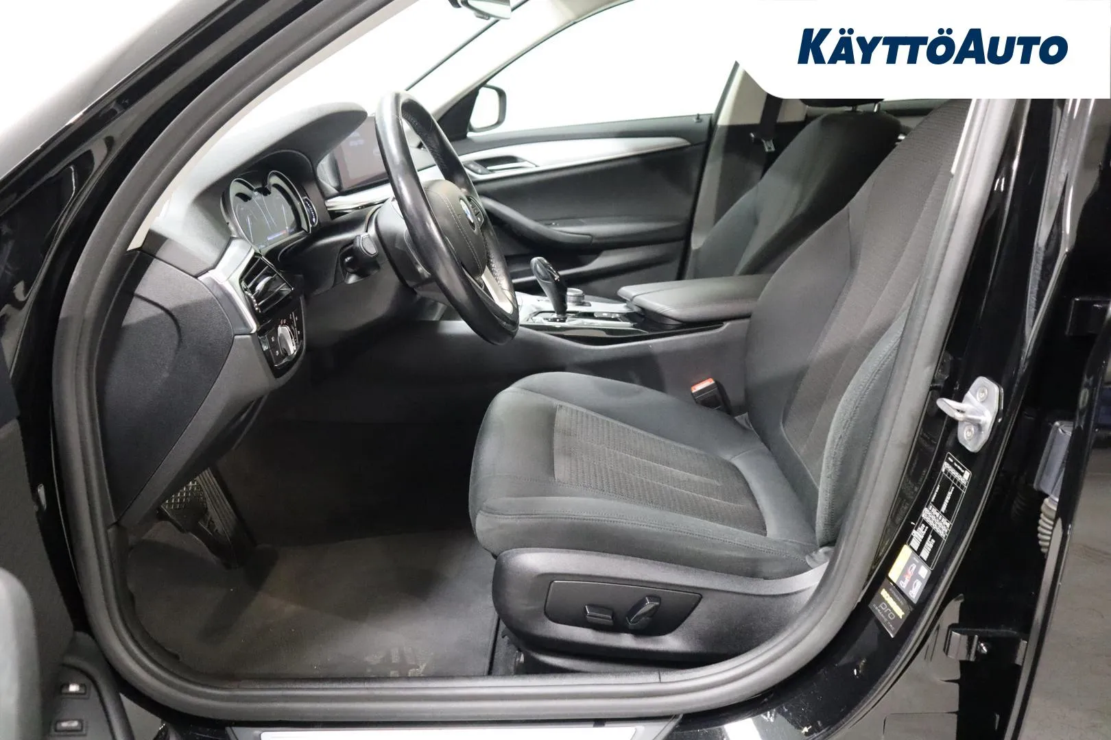 BMW 530 YLF-508 carousel image