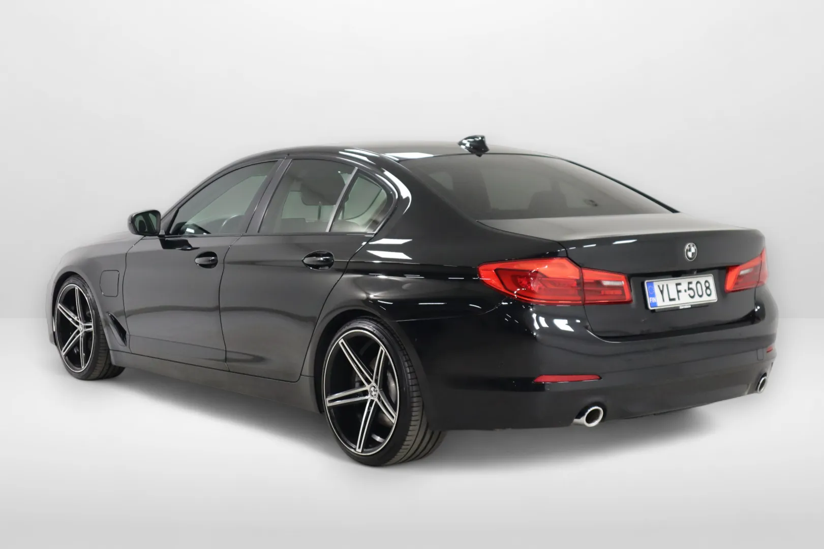 BMW 530 YLF-508 carousel image