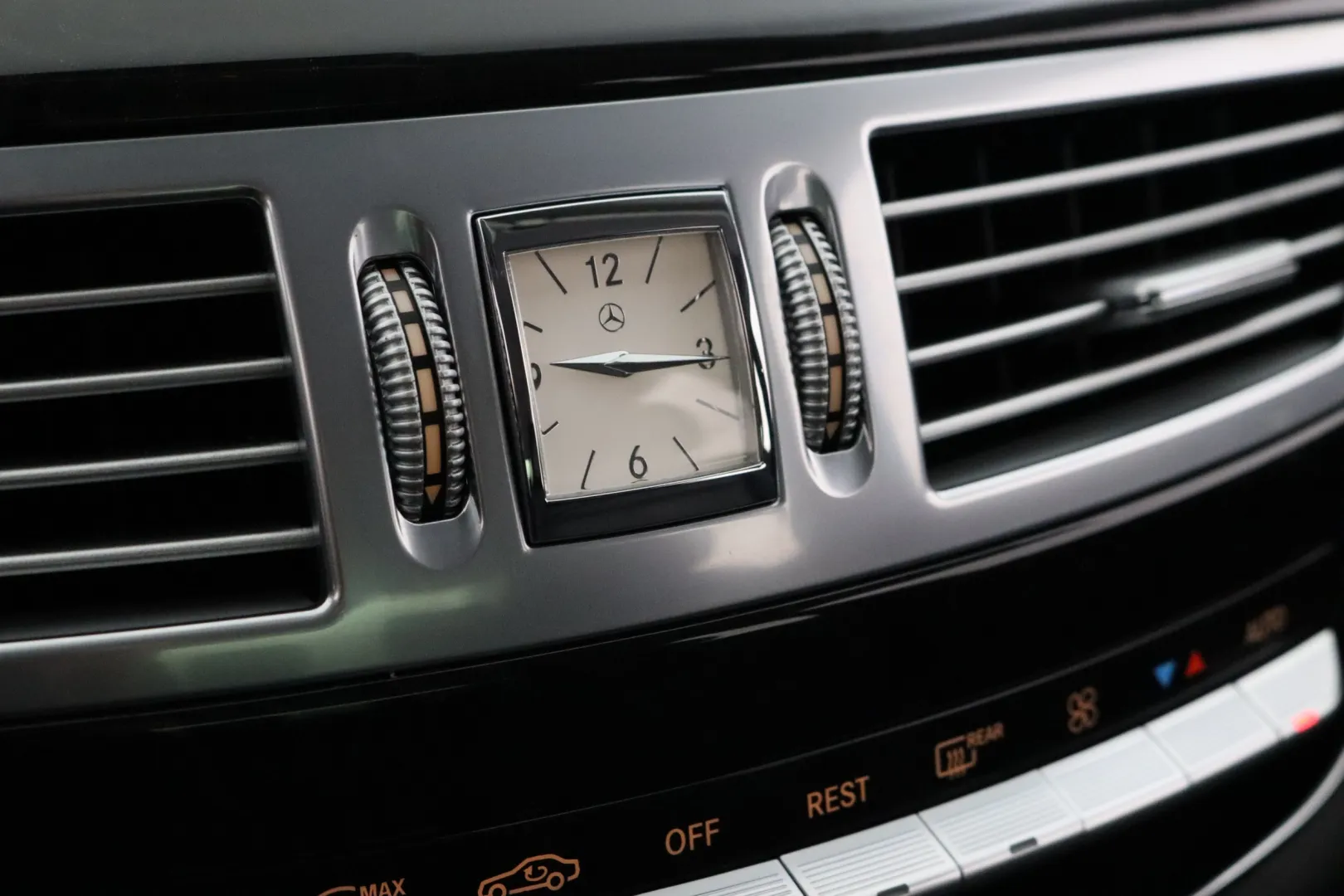 MERCEDES-BENZ S XVT-156 carousel image