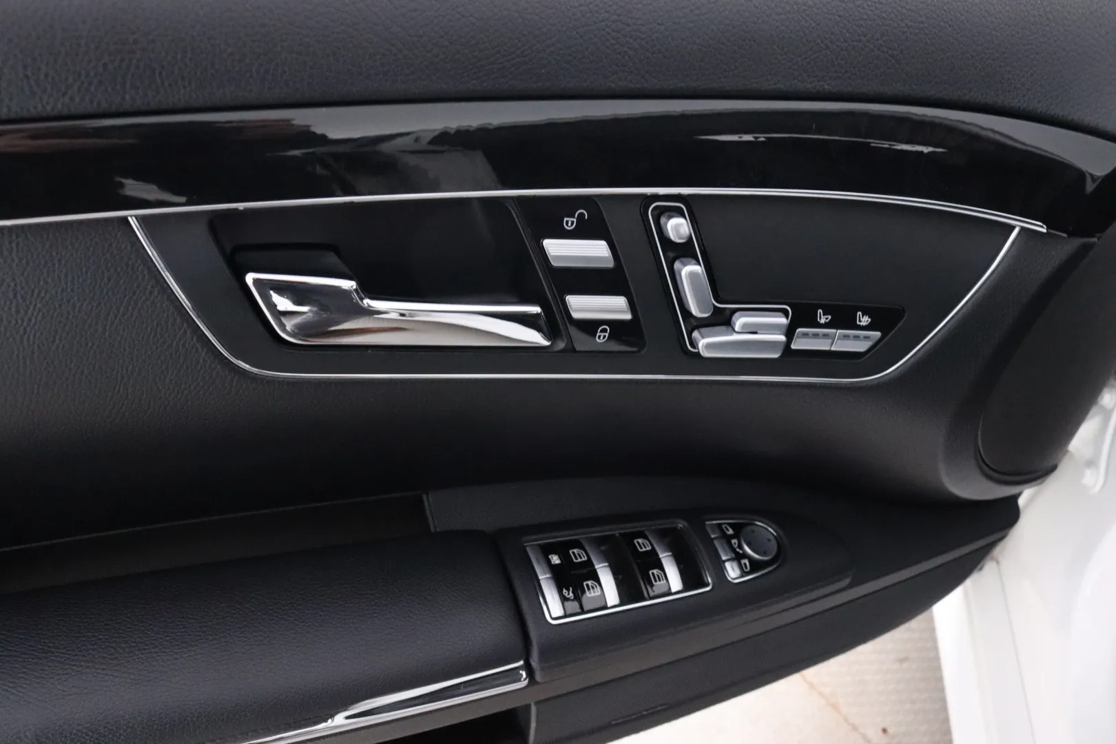 MERCEDES-BENZ S XVT-156 carousel image