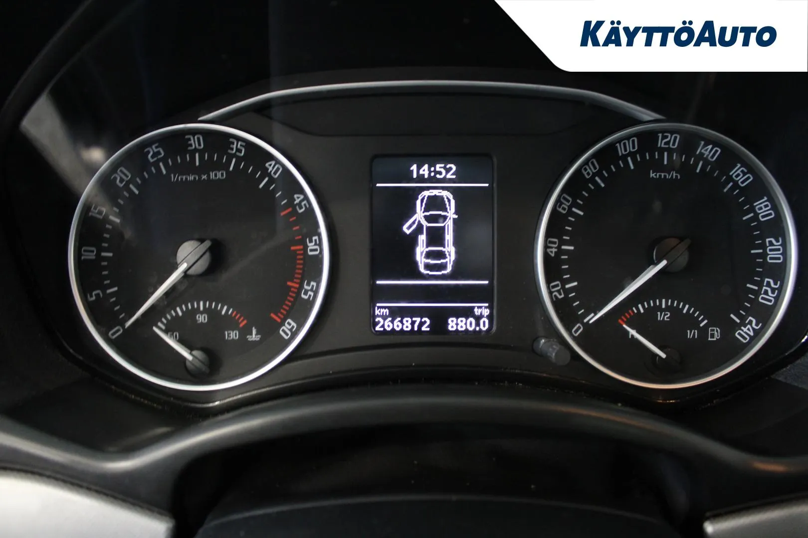 SKODA Octavia UKF-882 carousel image