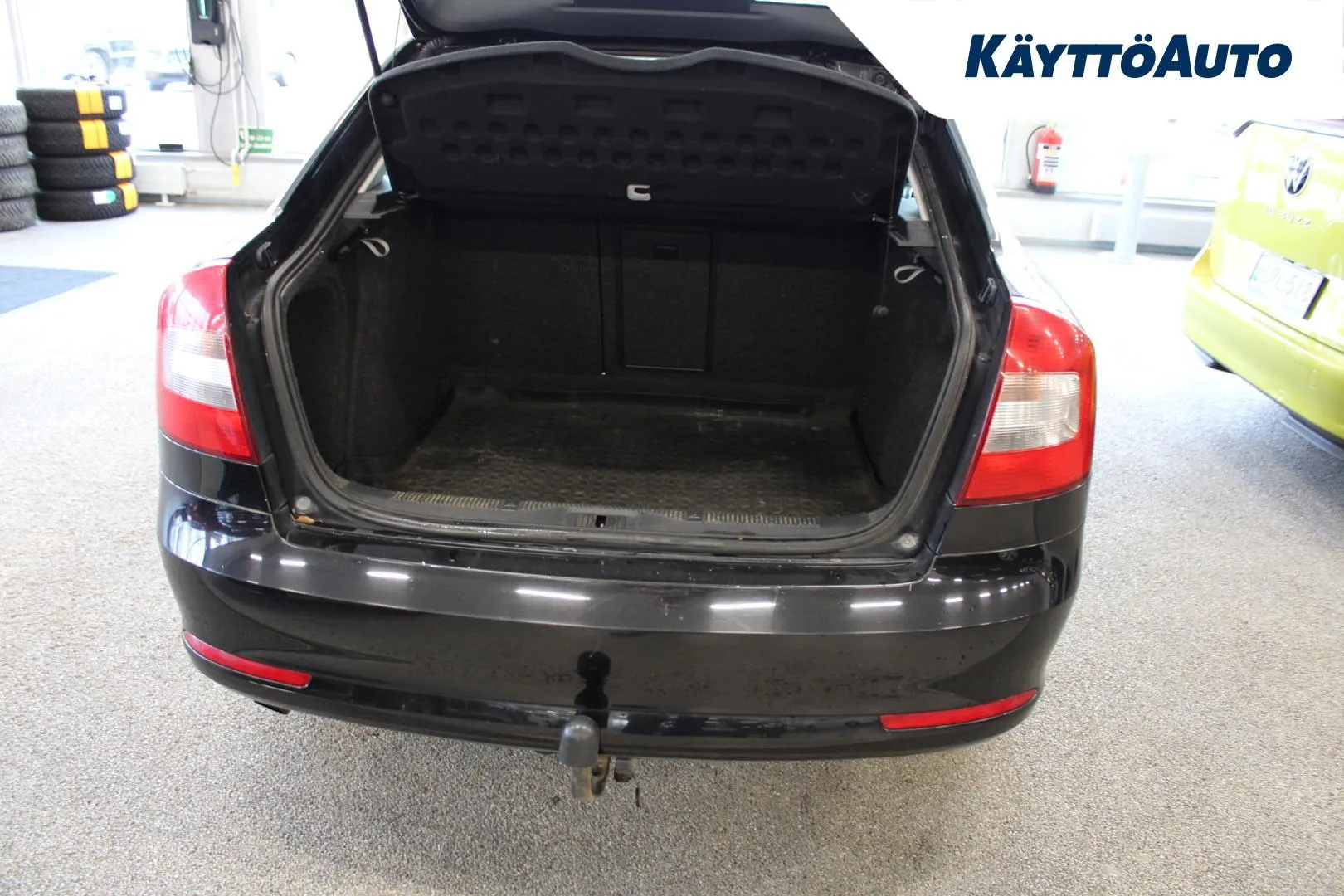 SKODA Octavia UKF-882 carousel image