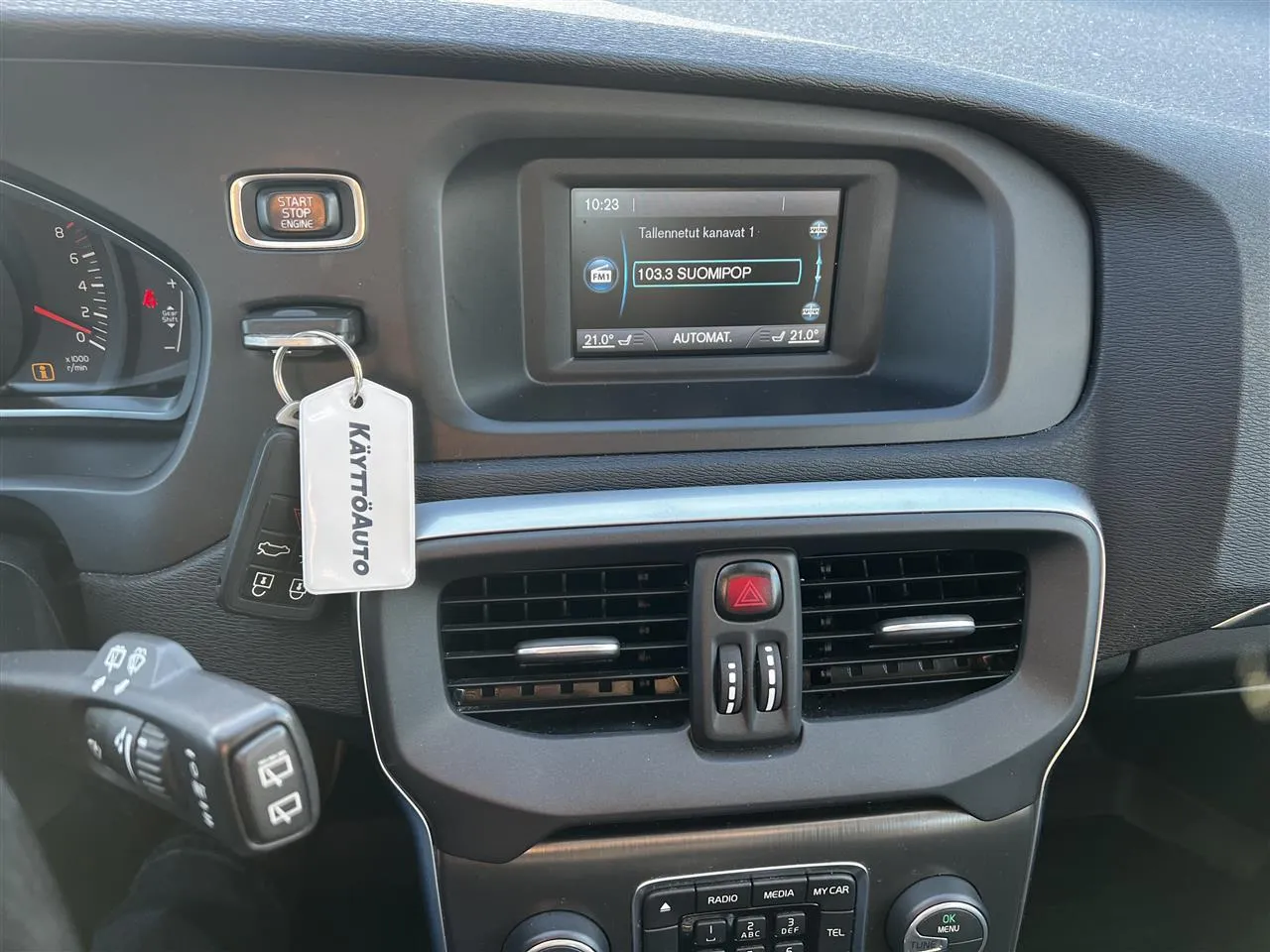 VOLVO V40 XVL-547 carousel image