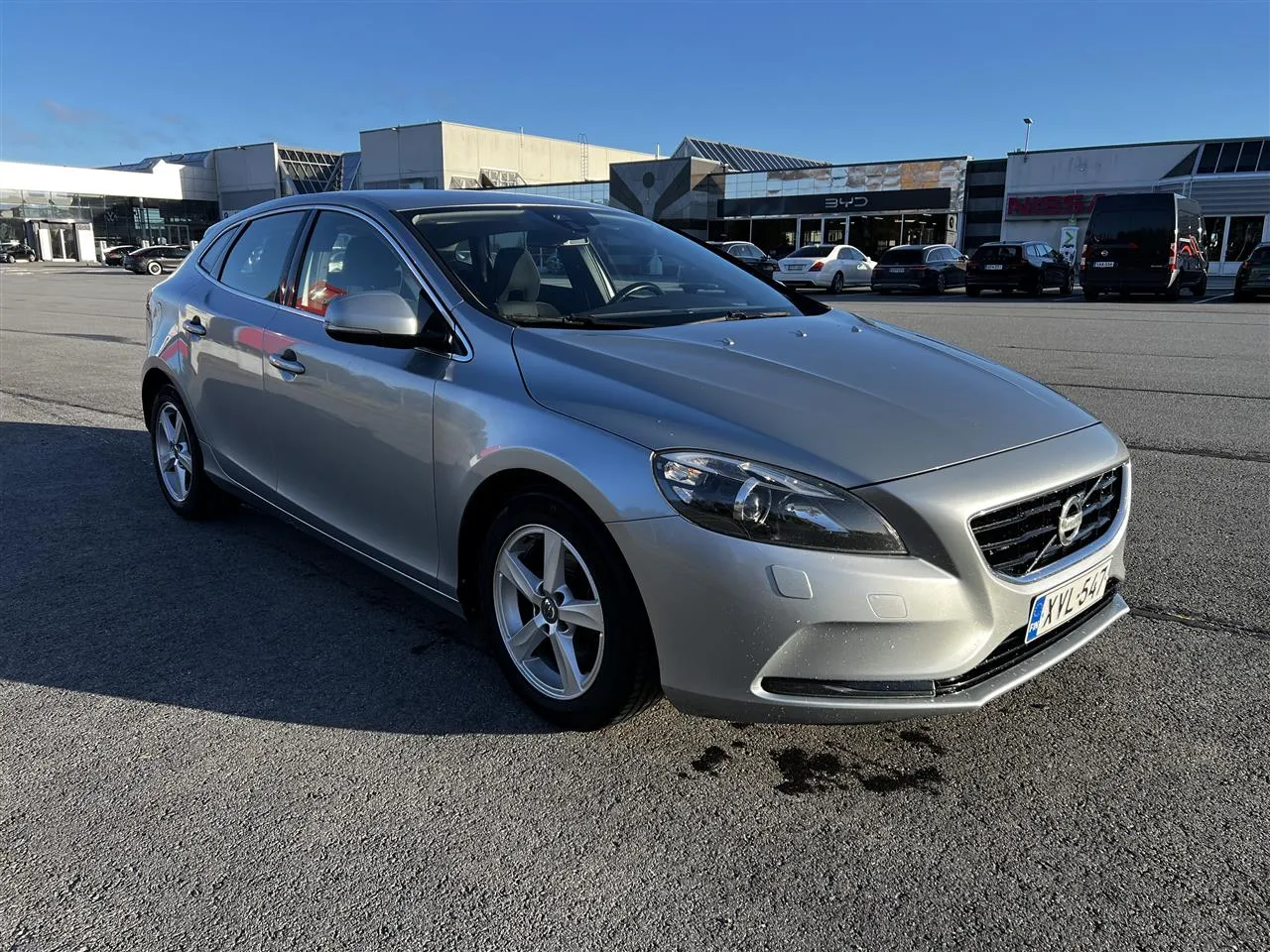 VOLVO V40 XVL-547 carousel image