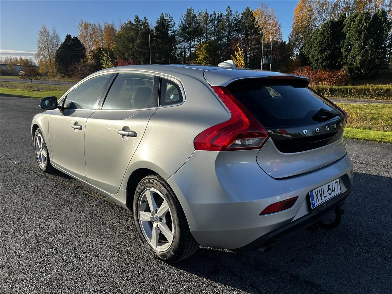 VOLVO V40 XVL-547 carousel image