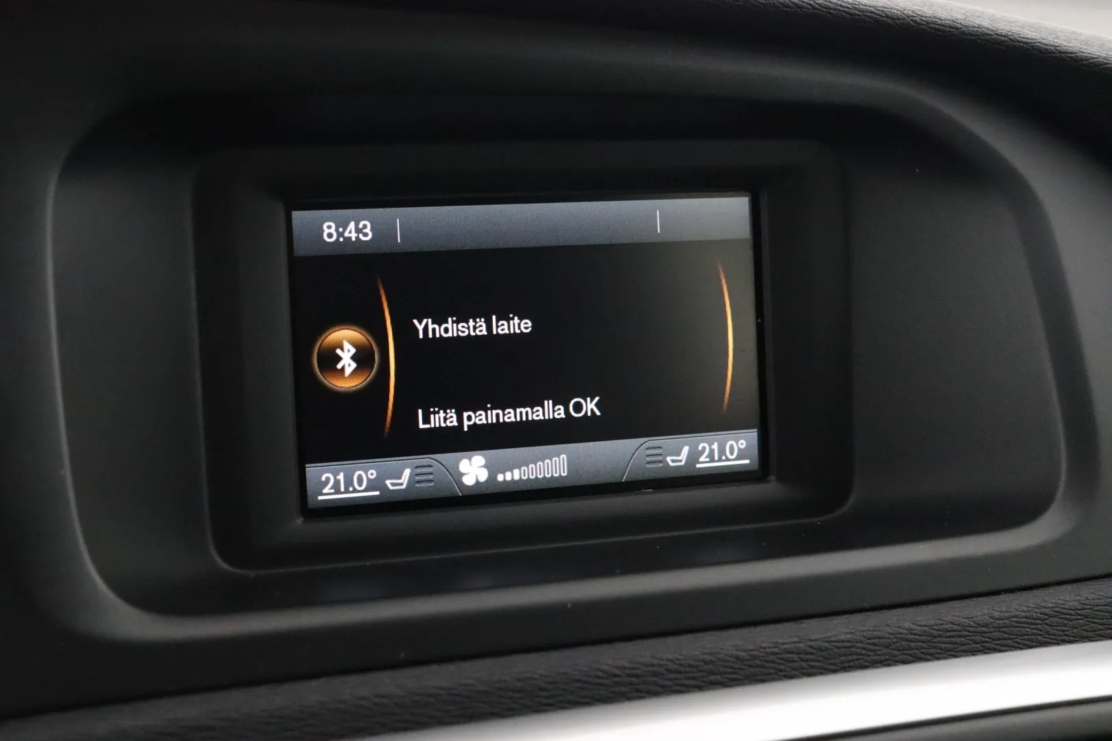 VOLVO V40 XVL-547 carousel image