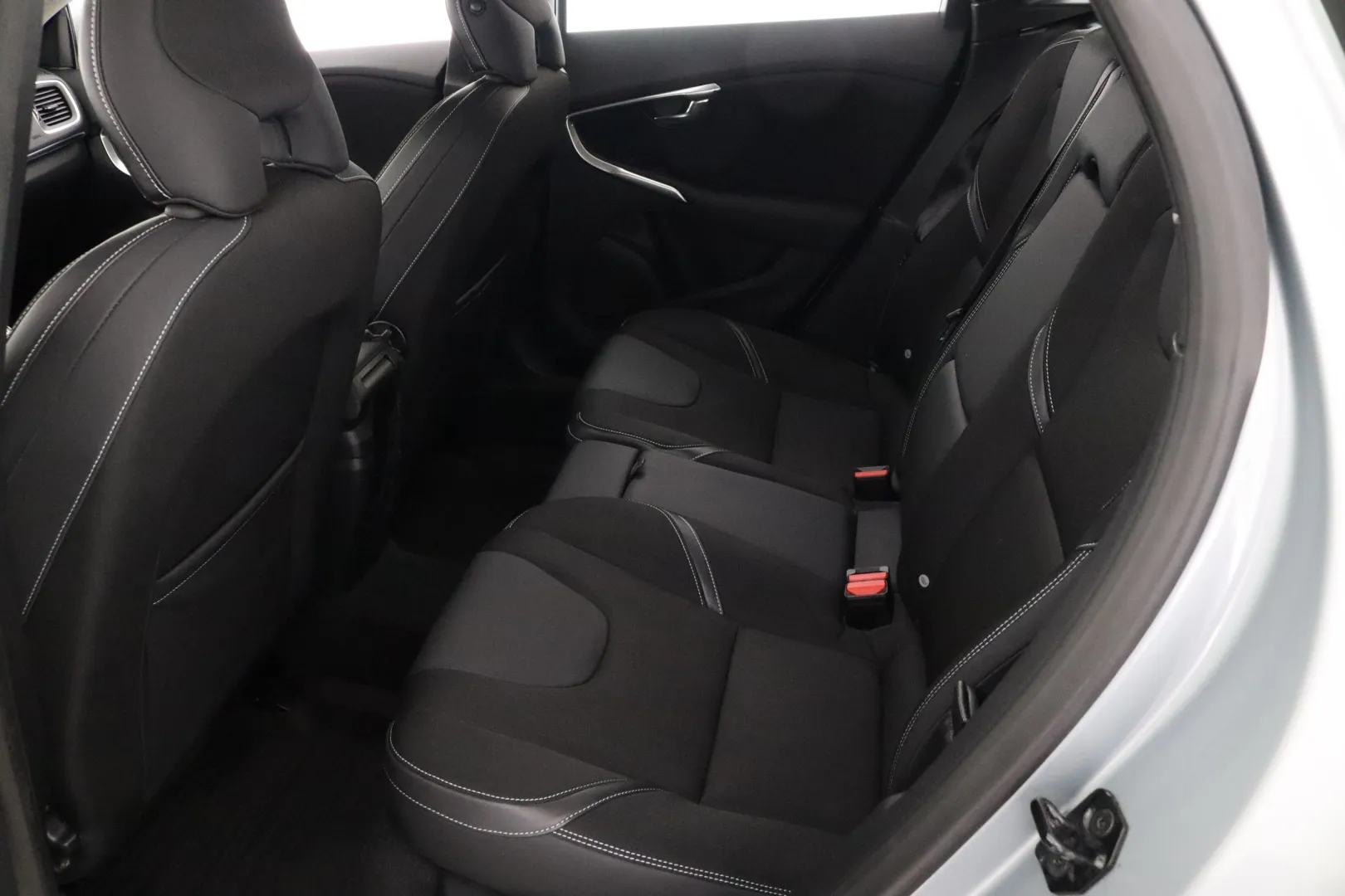 VOLVO V40 XVL-547 carousel image