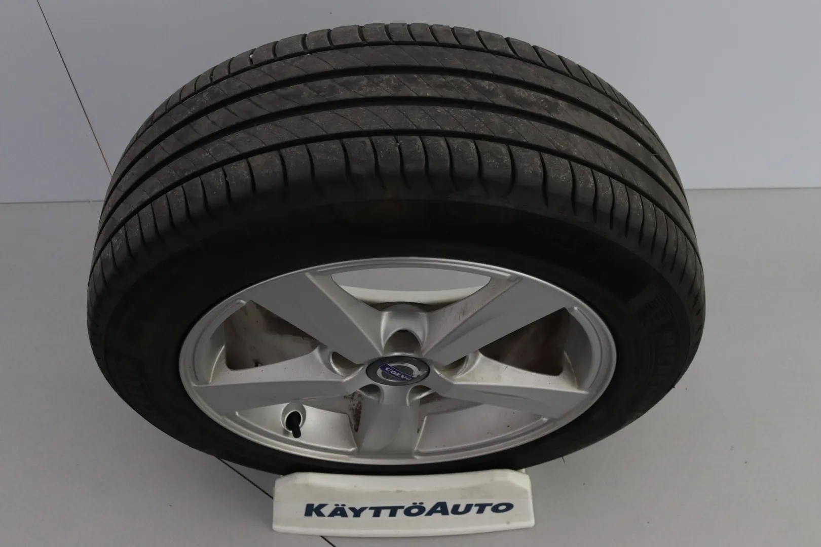 VOLVO V40 XVL-547 carousel image