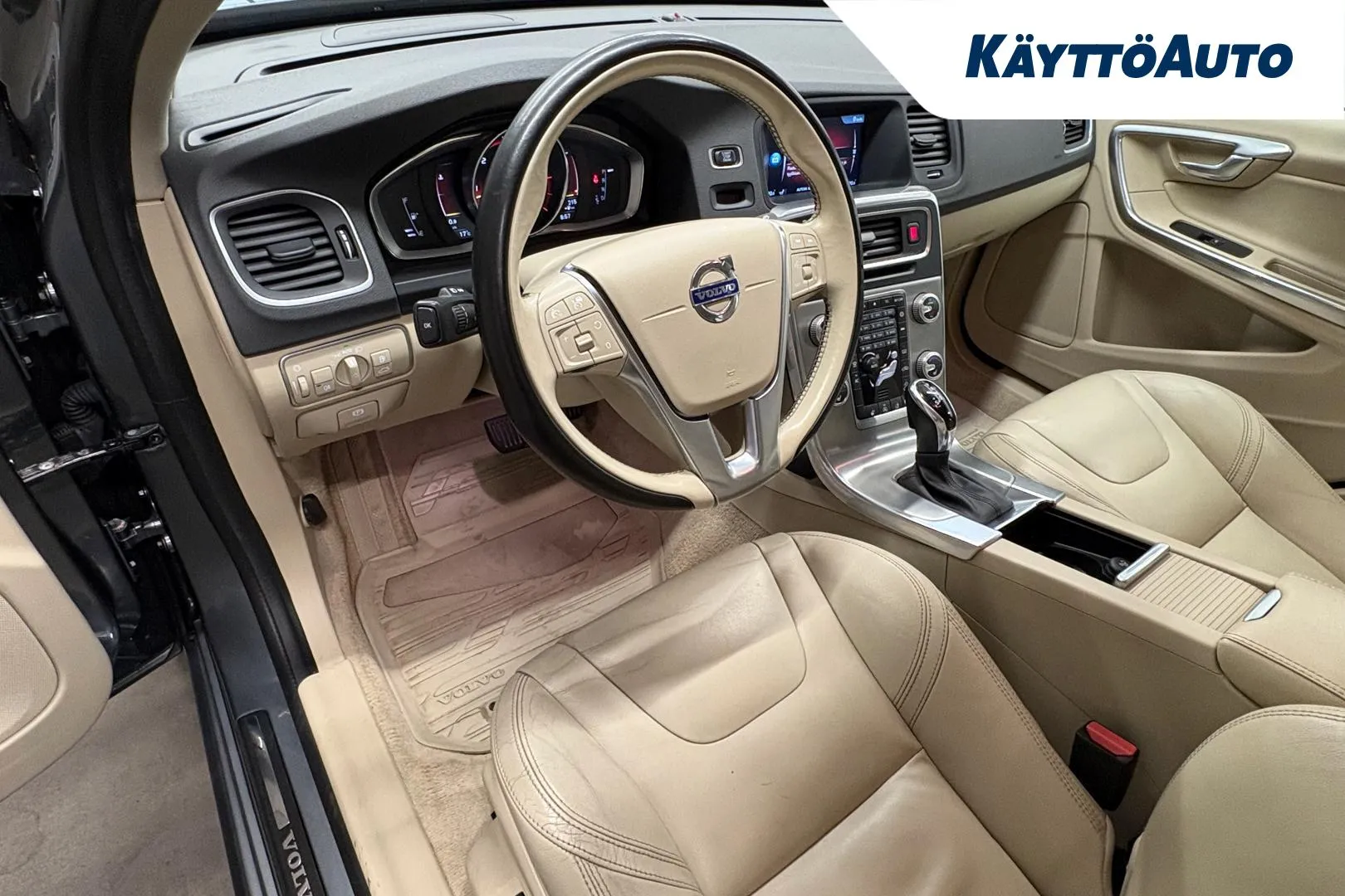 VOLVO V60 Cross Country FMO-434 carousel image