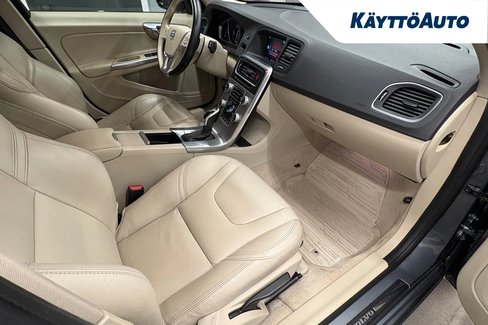 VOLVO V60 Cross Country FMO-434 carousel image