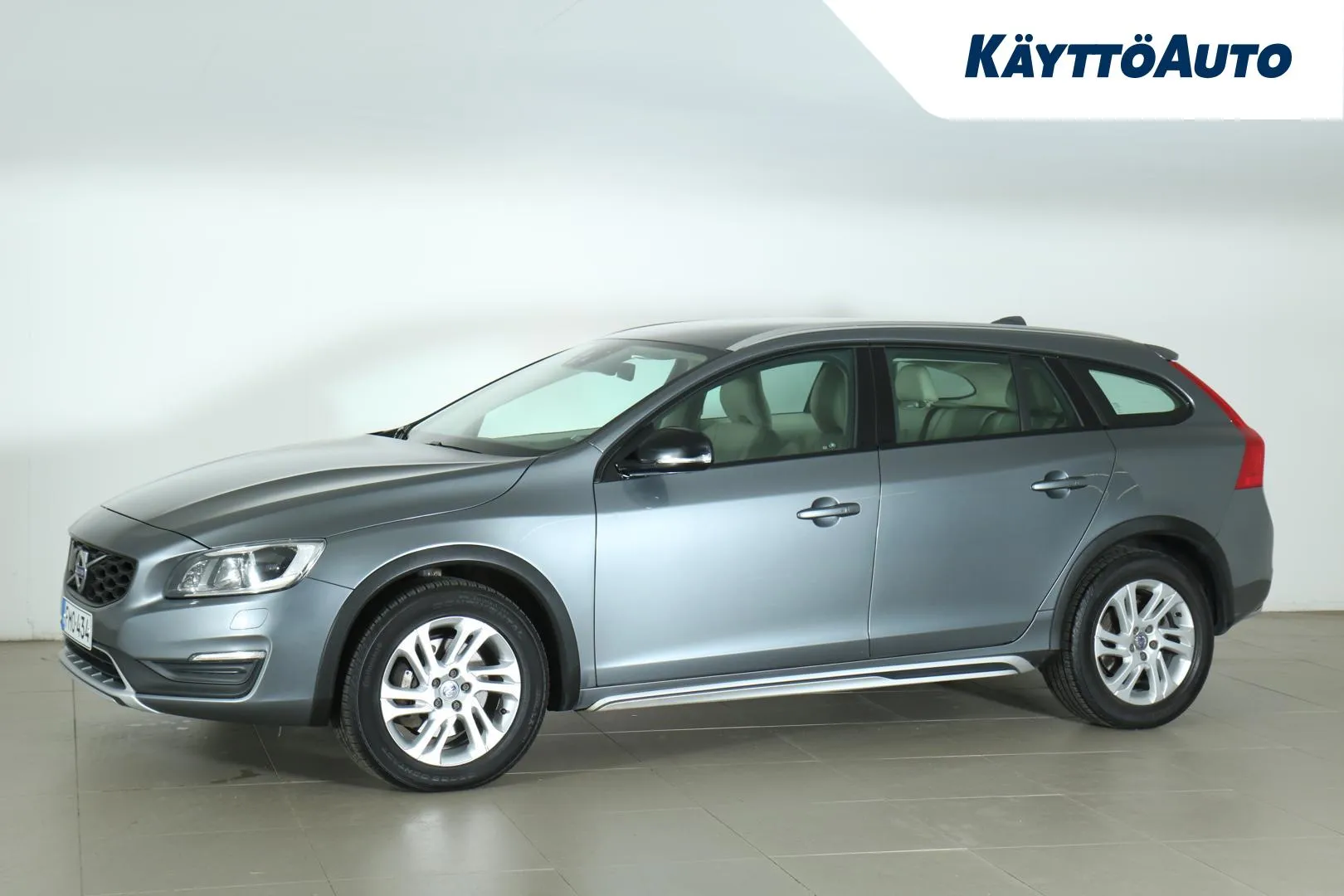 VOLVO V60 Cross Country FMO-434 carousel image