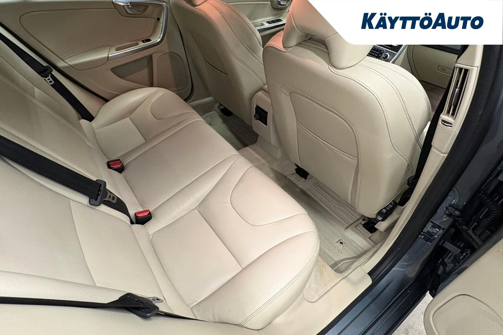 VOLVO V60 Cross Country FMO-434 carousel image