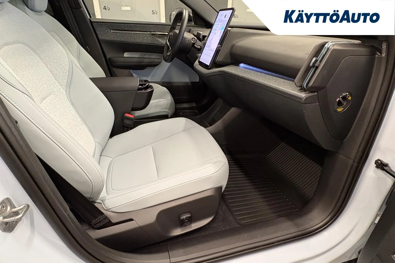 VOLVO EX30 GRM-662 carousel image