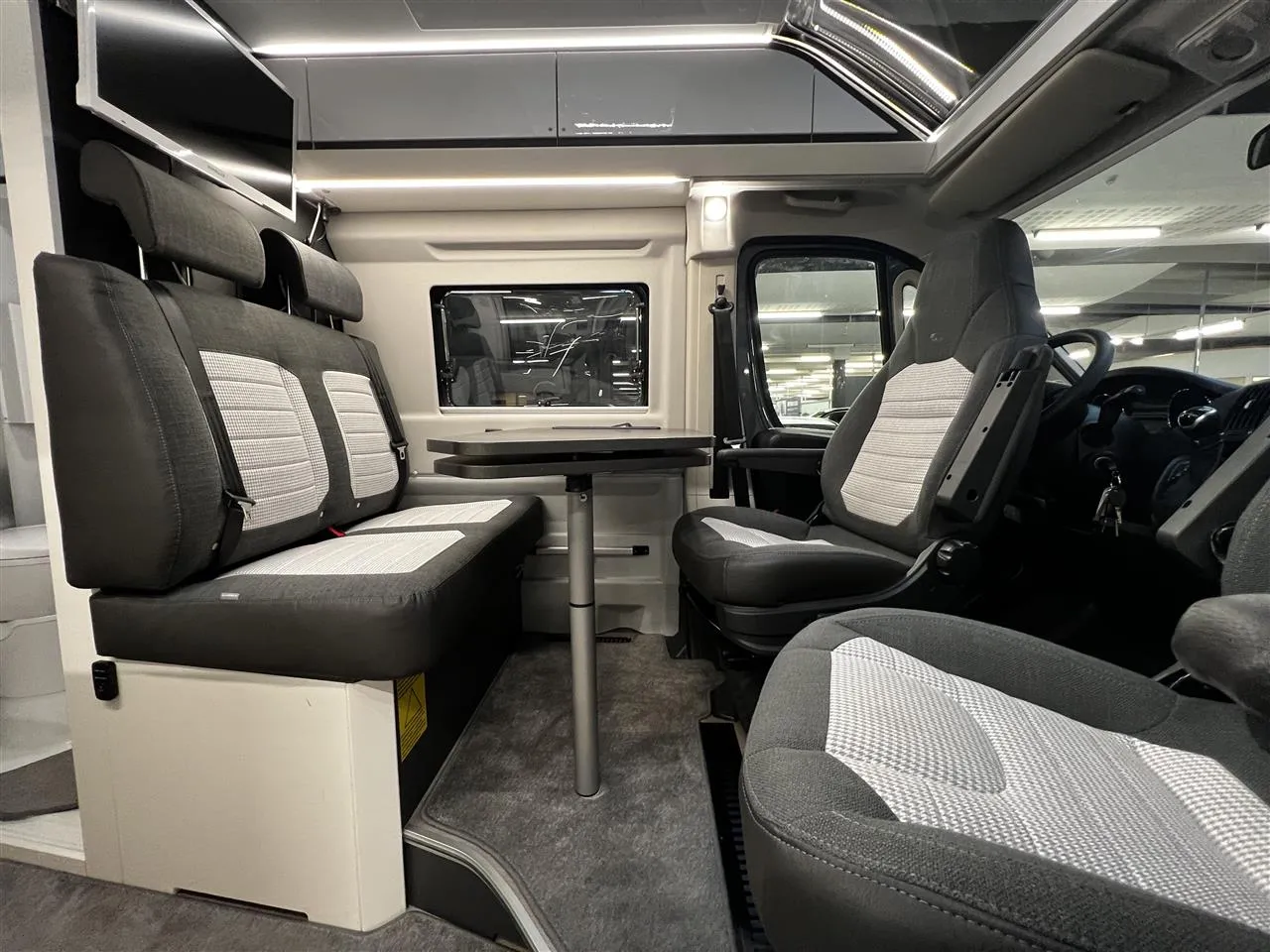 Adria TWIN SUPREME NLU-296 carousel image