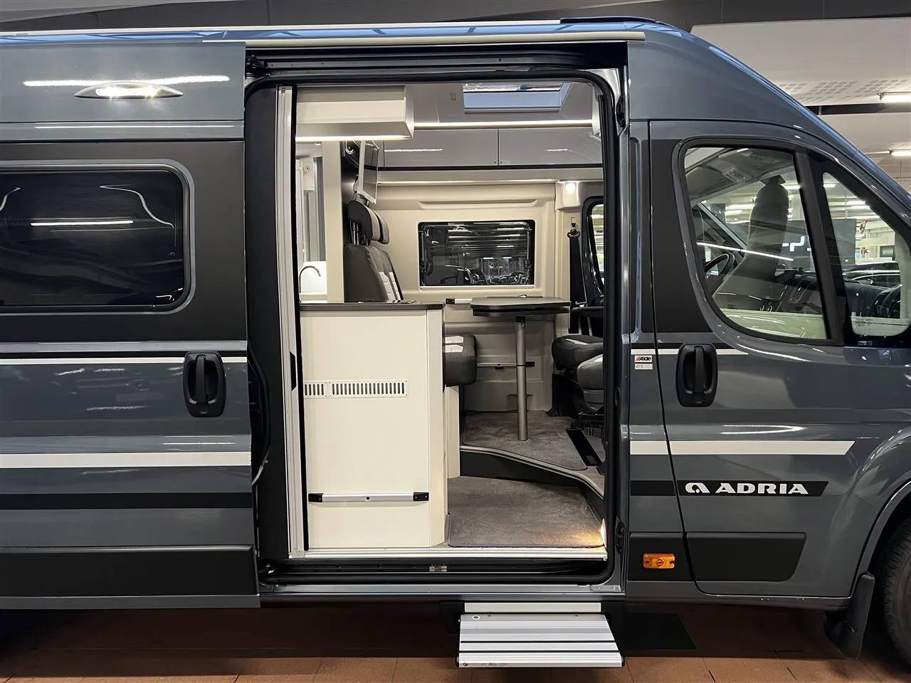 Adria TWIN SUPREME NLU-296 carousel image