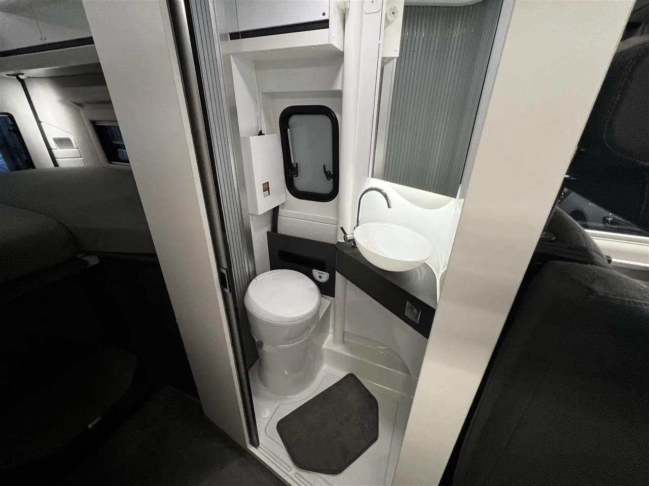 Adria TWIN SUPREME NLU-296 carousel image