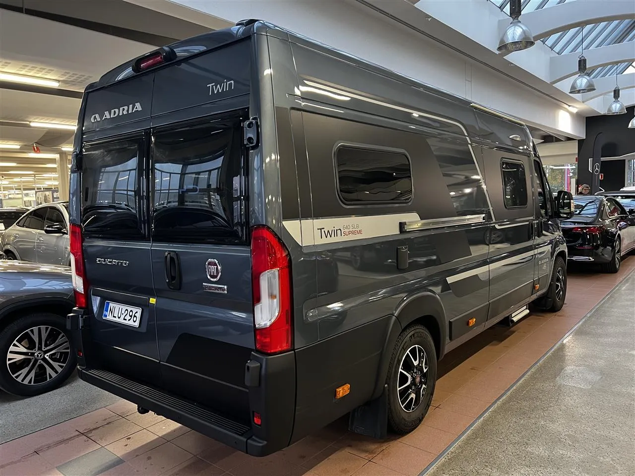 Adria TWIN SUPREME NLU-296 carousel image