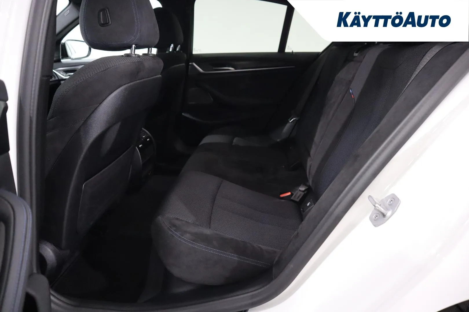 BMW 530 KUA-749 carousel image