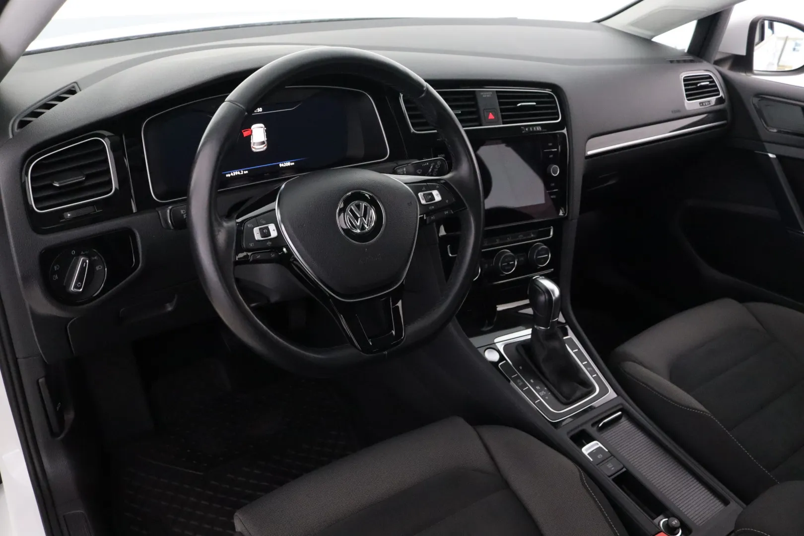VOLKSWAGEN Golf FNZ-968 carousel image