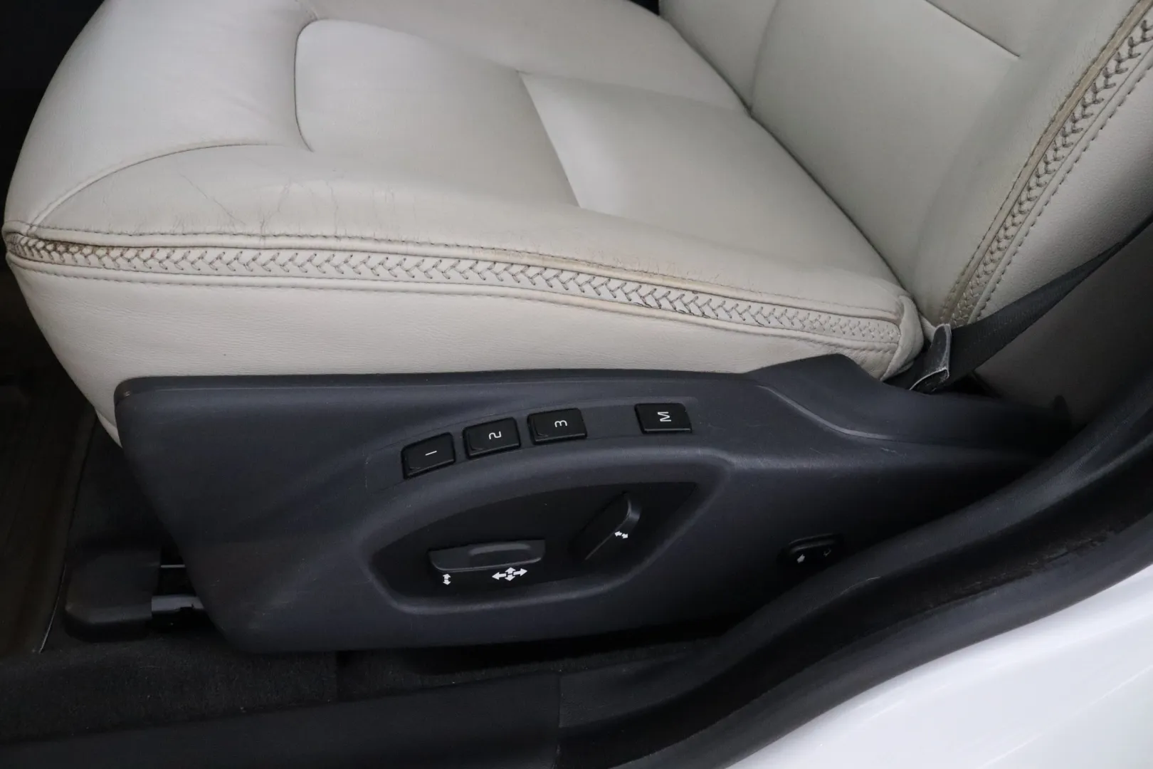 VOLVO XC70 OUS-871 carousel image