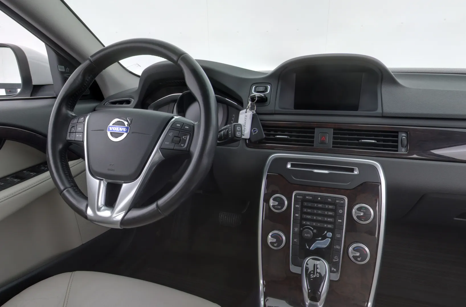 VOLVO XC70 OUS-871 carousel image