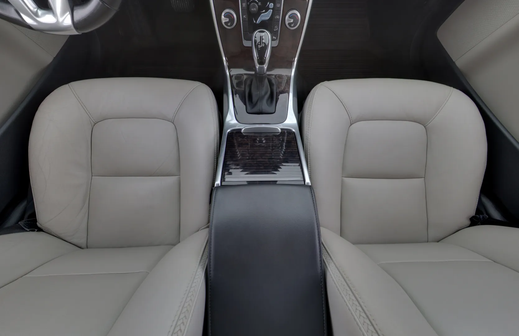 VOLVO XC70 OUS-871 carousel image