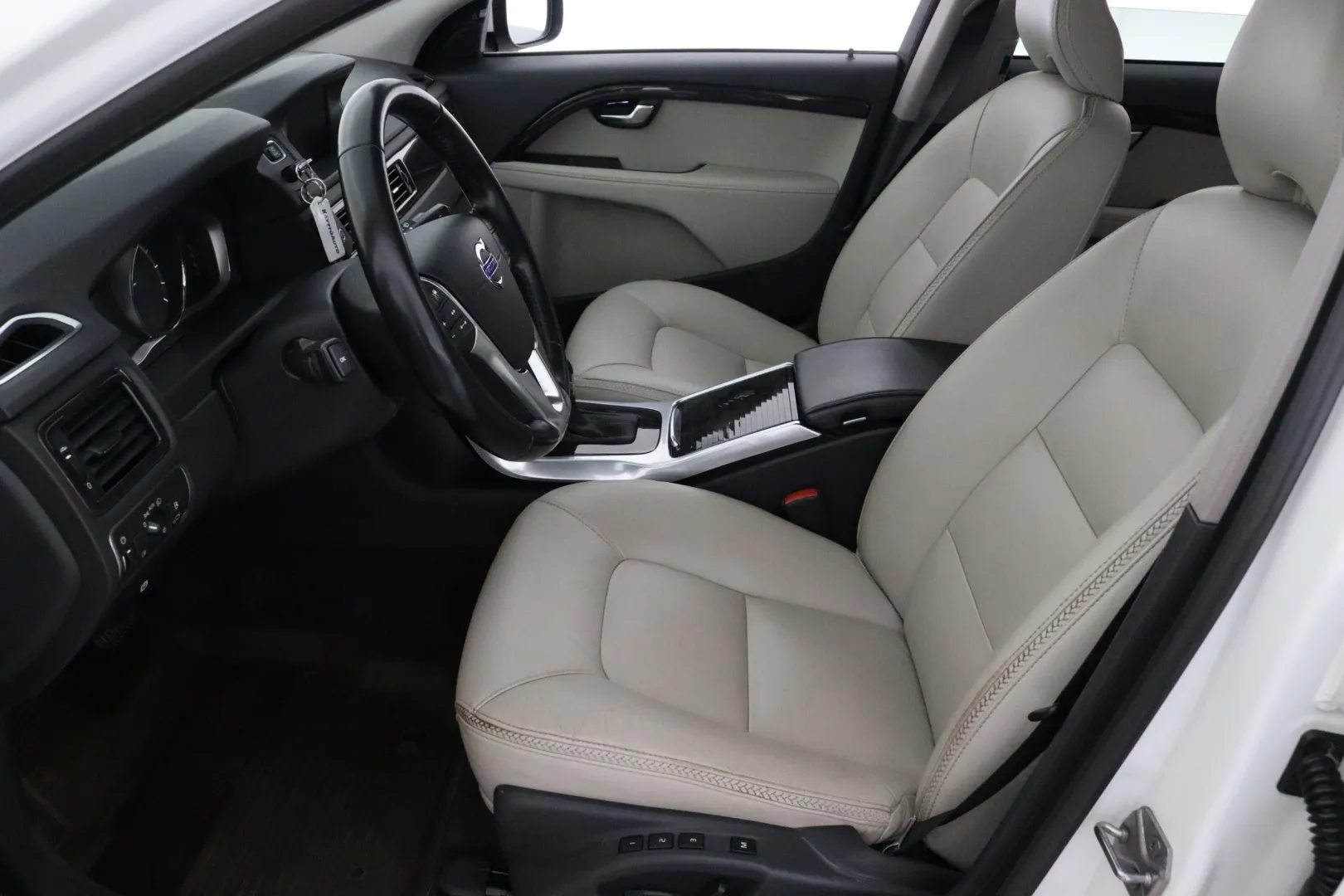 VOLVO XC70 OUS-871 carousel image
