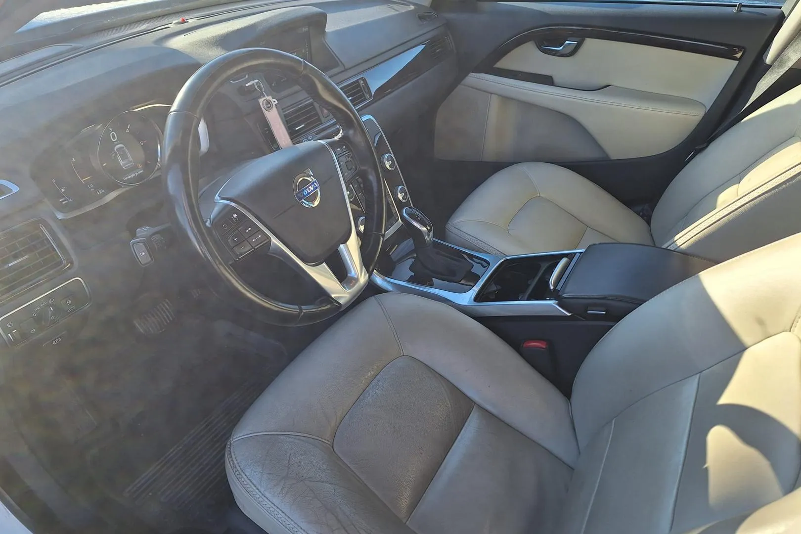 VOLVO XC70 OUS-871 carousel image