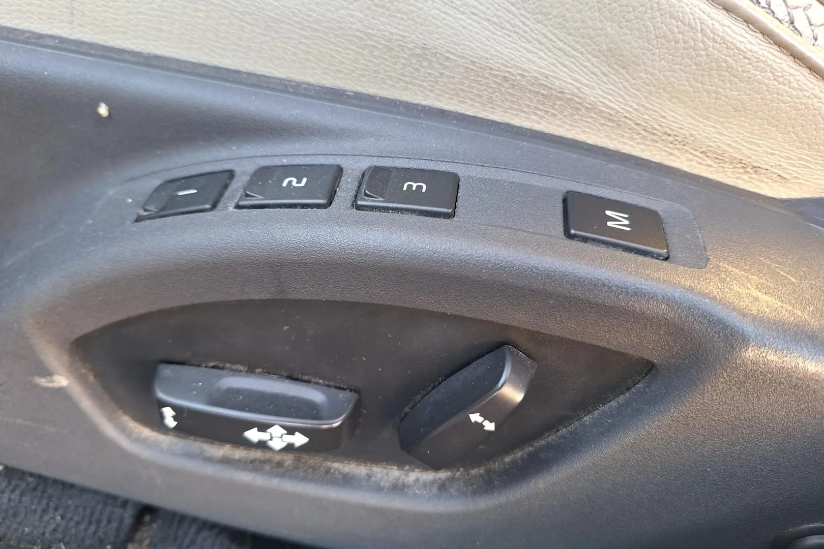 VOLVO XC70 OUS-871 carousel image