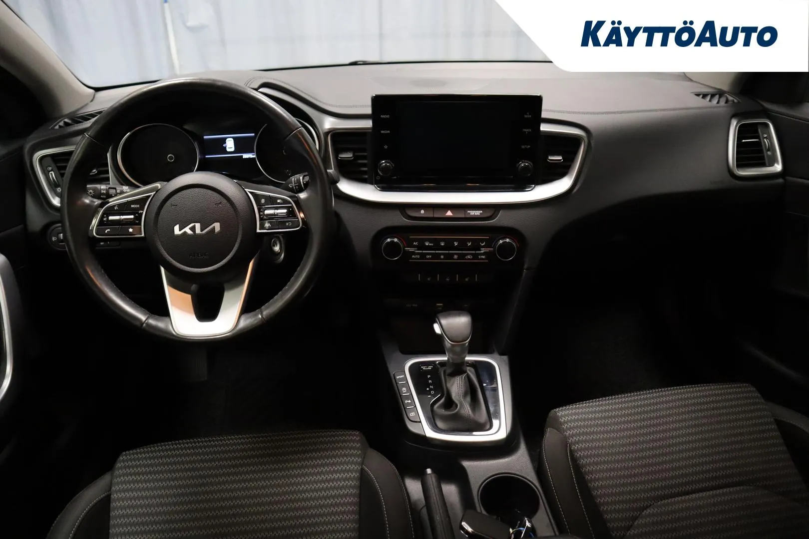 KIA Ceed FRI-528 carousel image