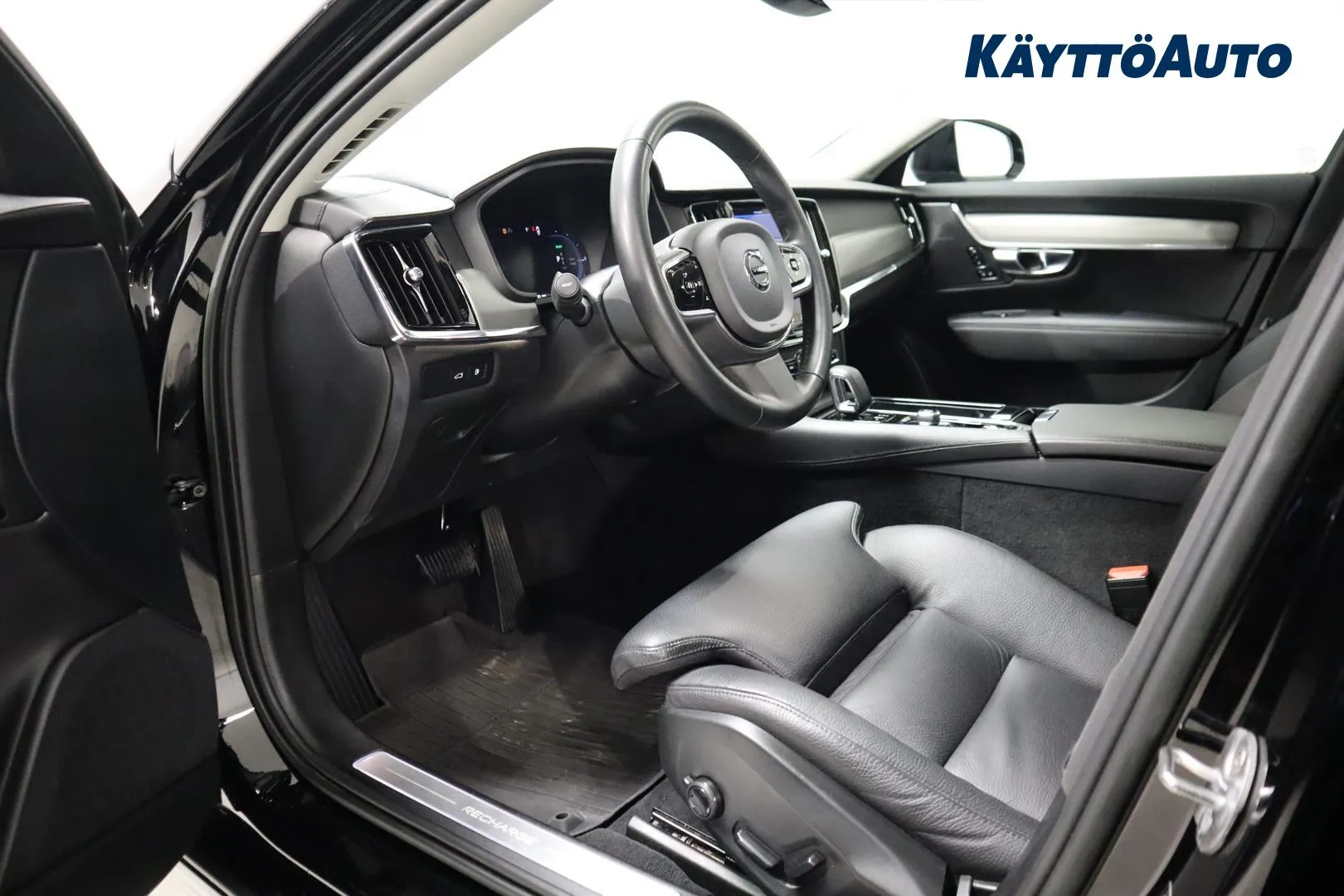 VOLVO V90 EVN-864 carousel image