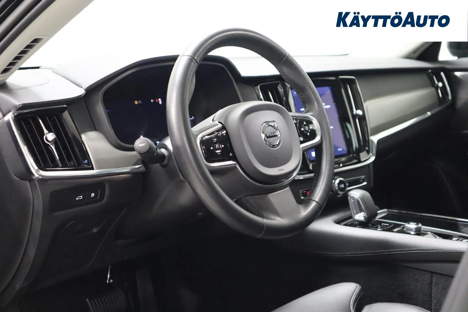 VOLVO V90 EVN-864 carousel image