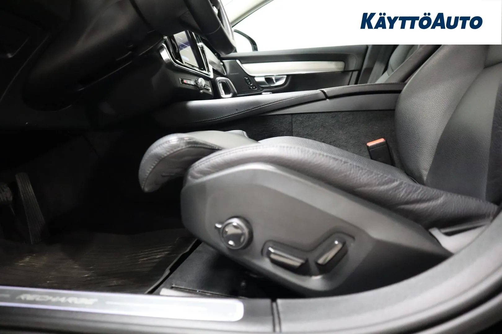 VOLVO V90 EVN-864 carousel image