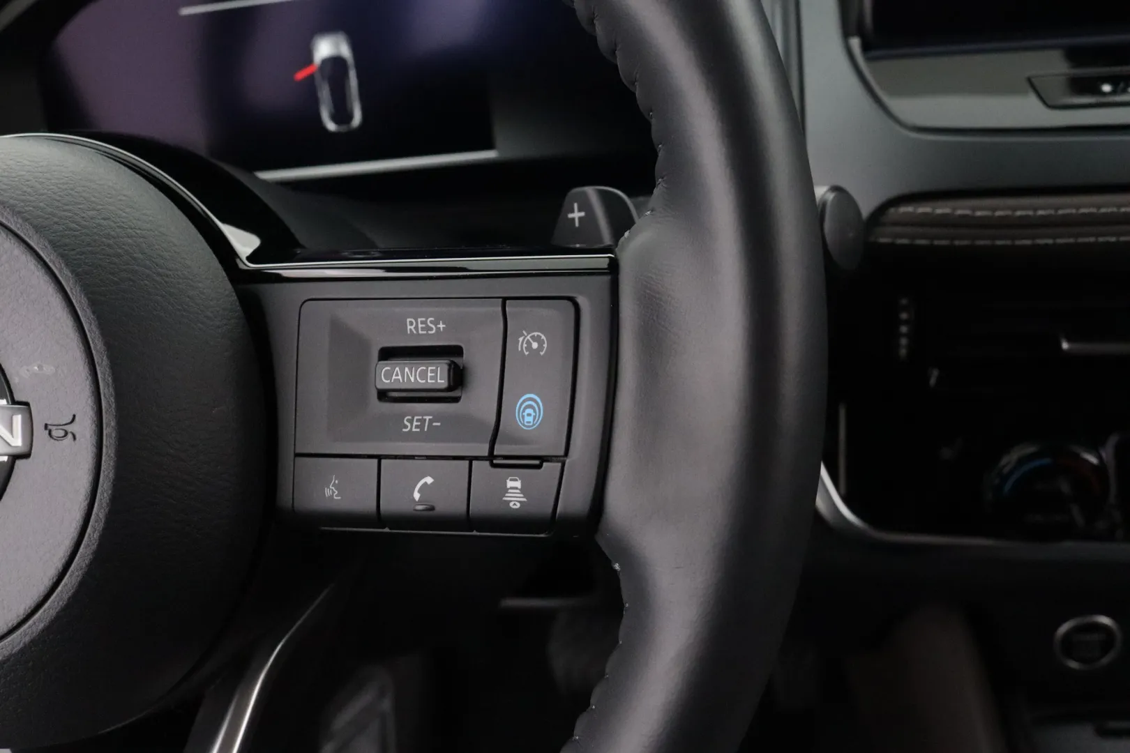 Nissan Qashqai KVX-371 carousel image