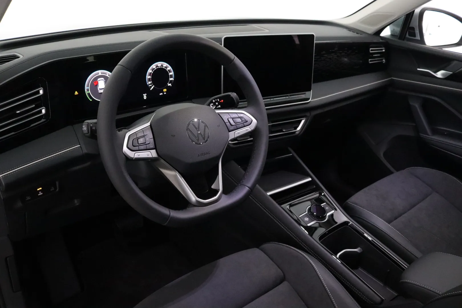 Volkswagen Tiguan ISV-374 carousel image